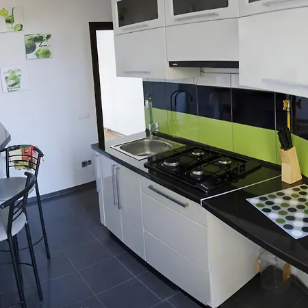 アパート Апартаменти Галицька Без Вимикань Світла リヴィウ